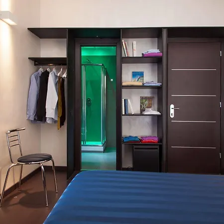 Residenza Doro- 24x7 Check-in ゲストハウス 2*